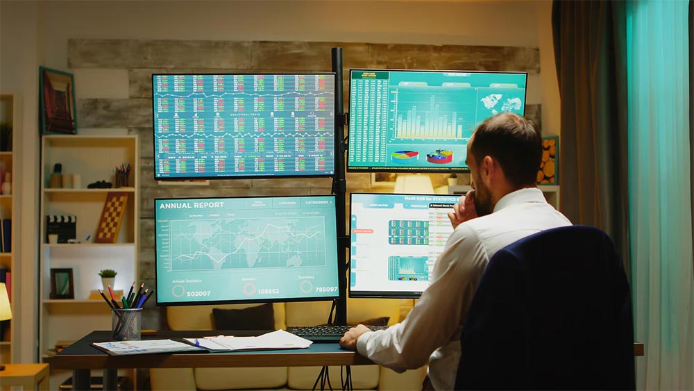 Real-time dynamic process control loop identification, tuning and optimization software